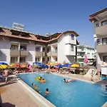 塞勒尼姆酒店 酒店