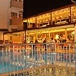 Selenium Hotel Side