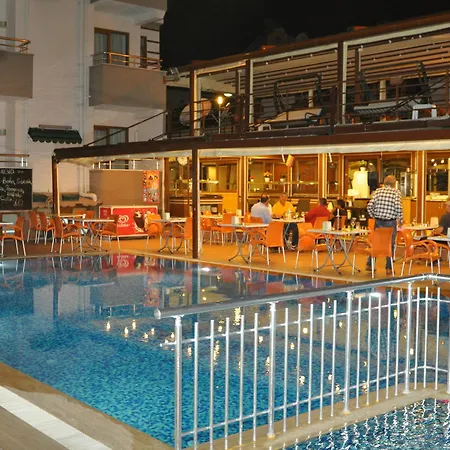 塞勒尼姆酒店 酒店