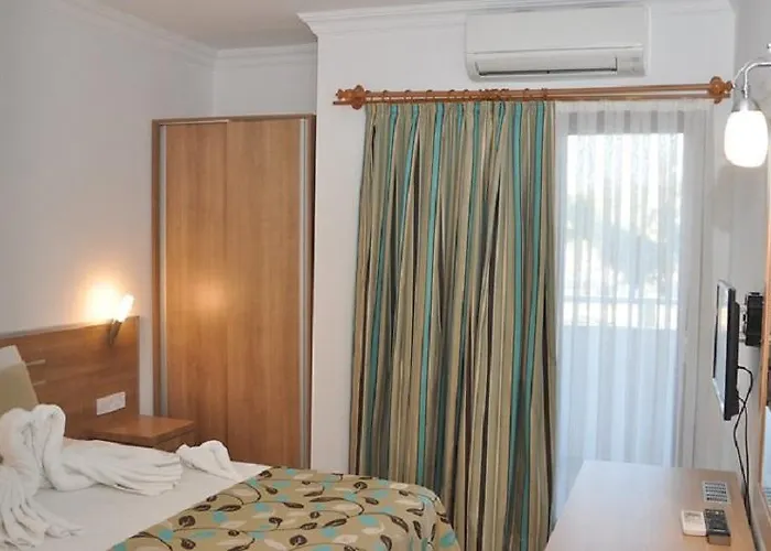 塞勒尼姆酒店 3*